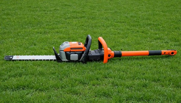 Comparatif des têtes débroussailleuses : efficacité et adaptabilité